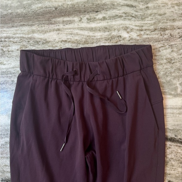 Lululemon On The Fly Pant 28” Black Cherry Size 4 - Picture 2 of 7